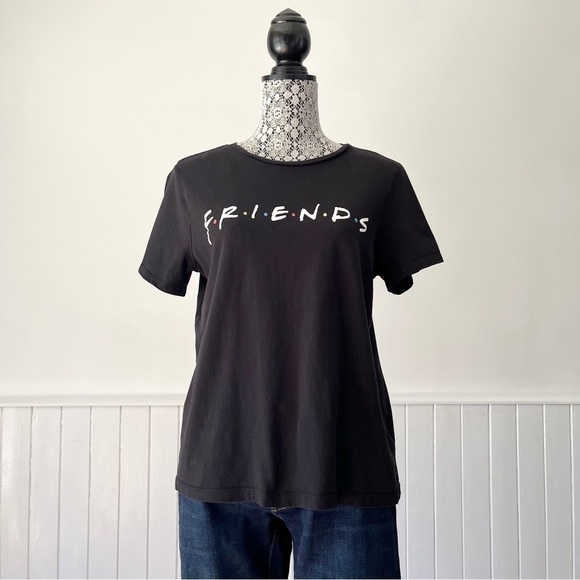 H&M Tops - H&M WB Printed Friends T-Shirt Size M